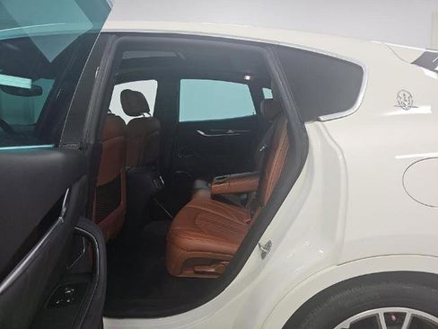 Used 2019 Maserati Levante image 13