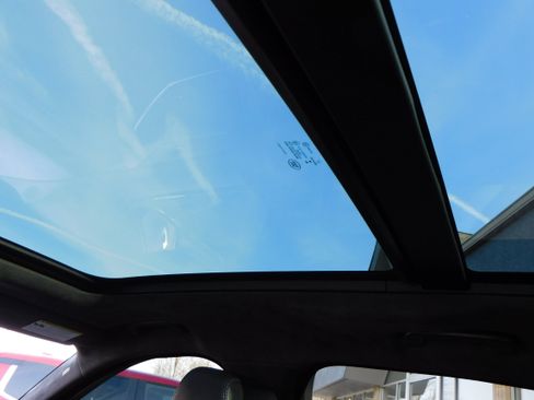 Used 2021 Jaguar F-PACE S image 33