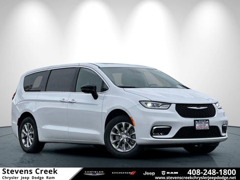 New 2026 Chrysler Pacifica Limited image 1
