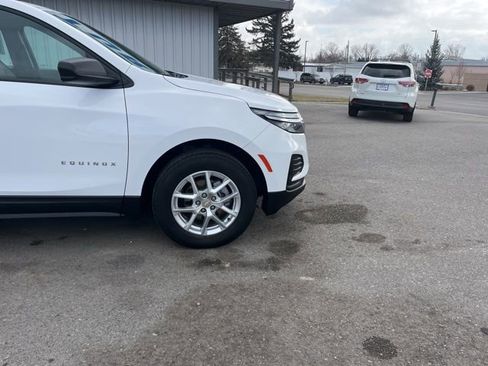 Used 2024 Chevrolet Equinox LS AWD/4WD image 16