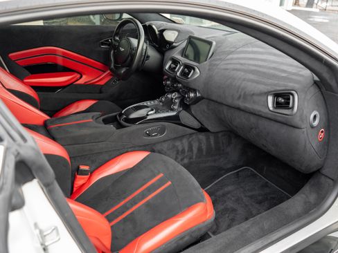 Used 2020 Aston Martin V8 Vantage Coupe RWD image 25