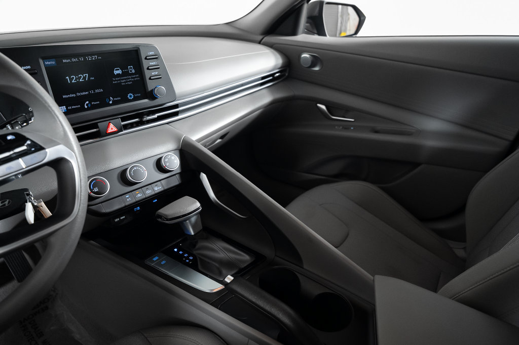 Certified 2026 Hyundai Elantra SE FWD image 28