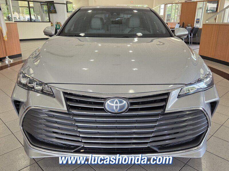 Used 2019 Toyota Avalon XLE w/ Moonroof Package FWD image 2