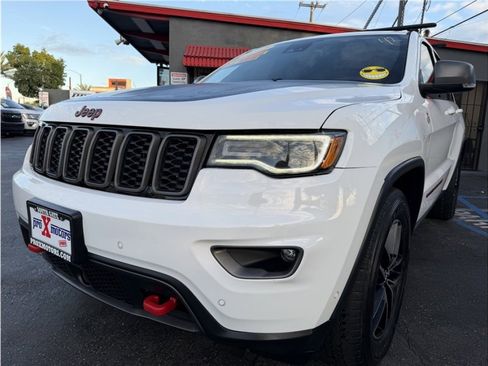 Used 2017 Jeep Grand Cherokee Trailhawk w/ Trailhawk Luxury Group image 45