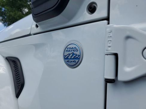 Used 2024 Jeep Wrangler Unlimited Sahara AWD/4WD image 7