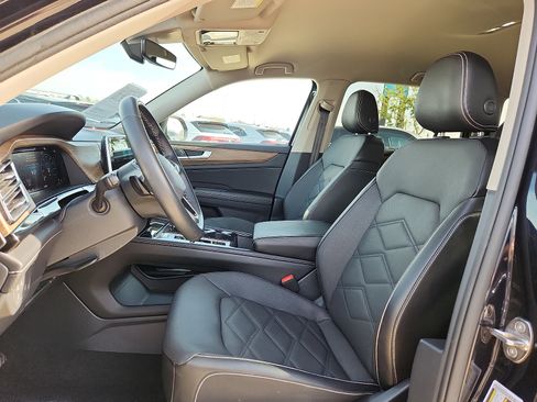 Used 2024 Volkswagen Atlas SE FWD image 12