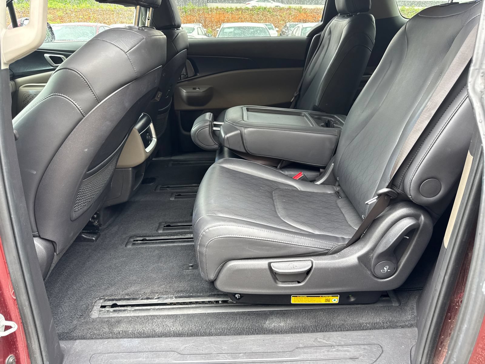 Used 2025 Kia Carnival FWD image 19