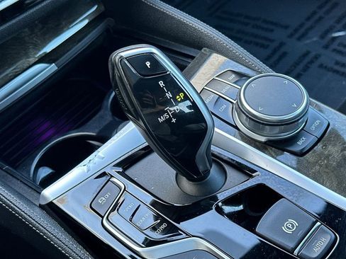 Used 2019 BMW 530e w/ M Sport Package image 23