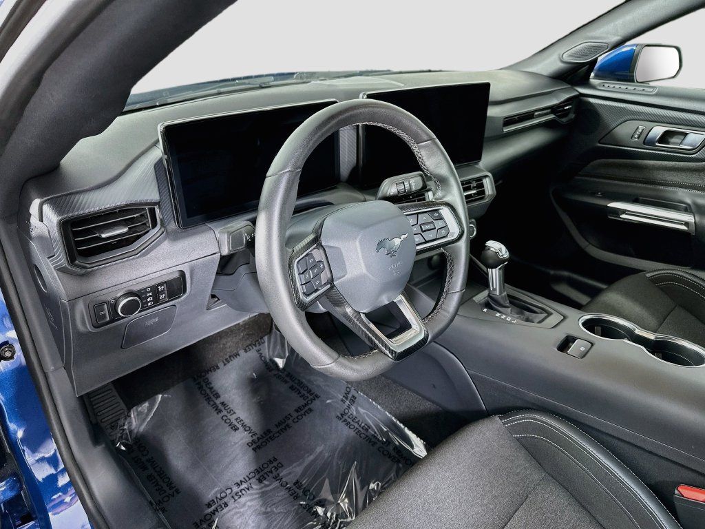 Used 2024 Ford Mustang Convertible RWD image 4
