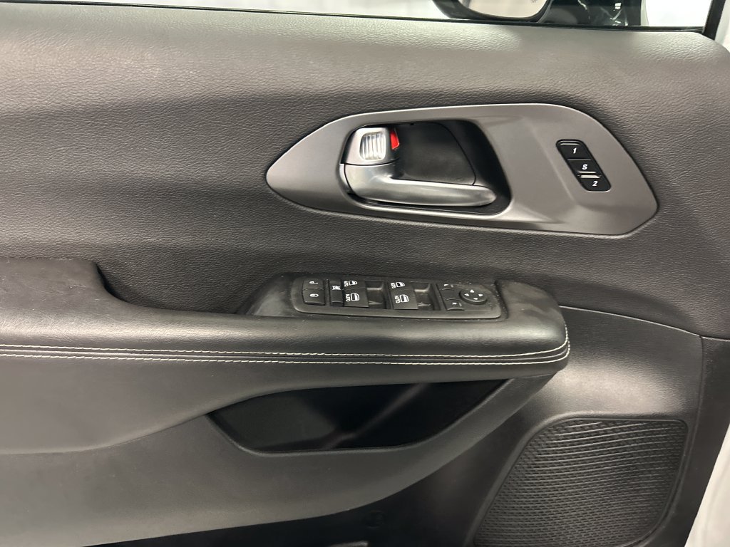 Used 2026 Chrysler Pacifica Select w/ S Appearance Package FWD image 14