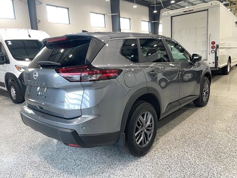 Used 2025 Nissan Rogue S image 14