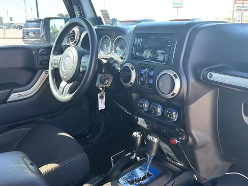 Used 2016 Jeep Wrangler Unlimited Sahara w/ Connectivity Group AWD/4WD image 76