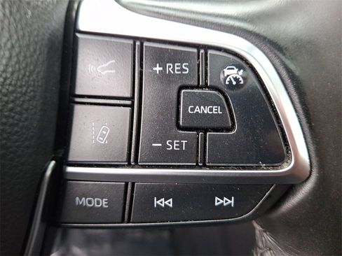 Used 2021 Toyota Highlander XLE image 25