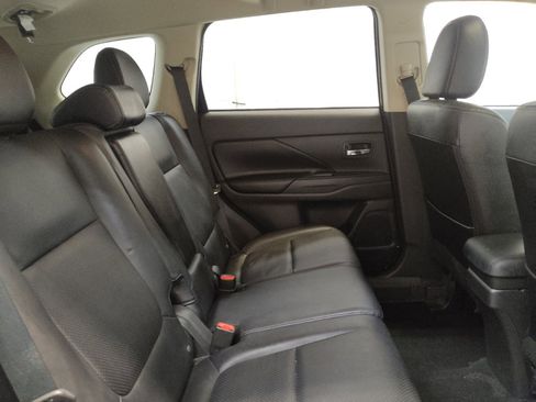 Used 2014 Mitsubishi Outlander GT AWD/4WD image 19