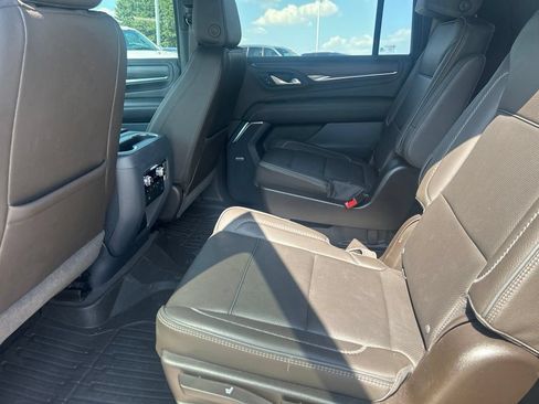 Used 2021 GMC Yukon XL Denali w/ LPO, Illumination Package AWD/4WD image 6
