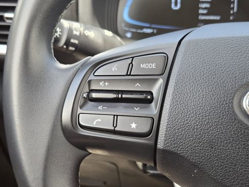 Used 2025 Hyundai Venue SEL FWD image 28