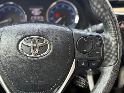 Used 2017 Toyota Corolla LE image 18