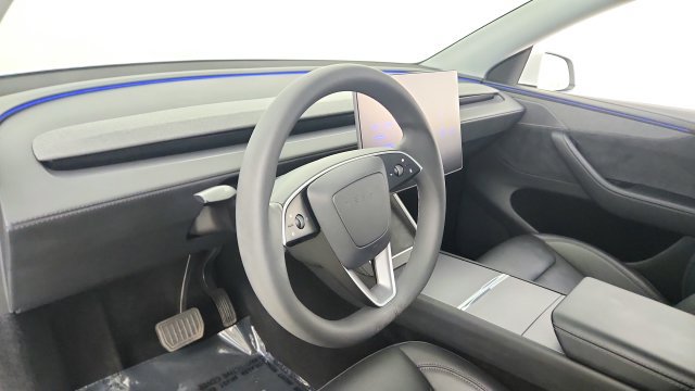 Used 2026 Tesla Model Y 2WD image 43