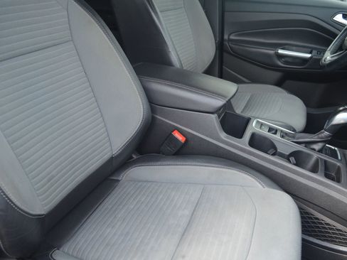Used 2019 Ford Escape SE FWD image 18