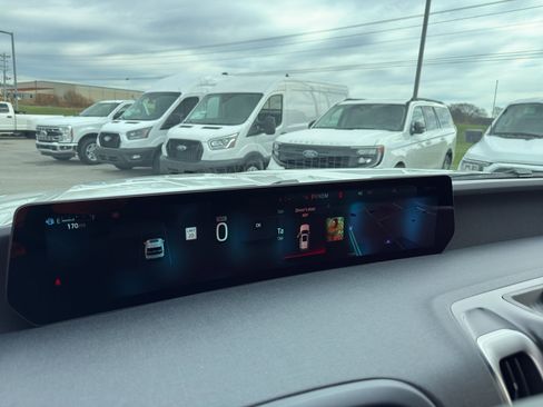 New 2025 Ford Expedition Active image 10