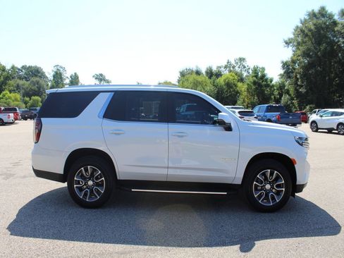 Used 2024 Chevrolet Tahoe LT w/ Luxury Package RWD image 4