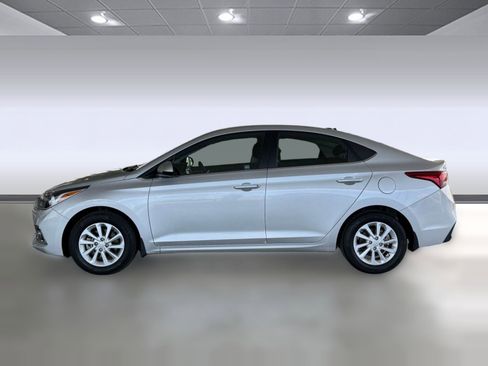 Used 2021 Hyundai Accent SEL image 2