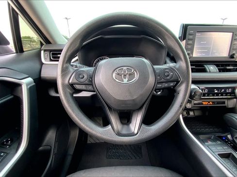 Used 2019 Toyota RAV4 XLE FWD image 6