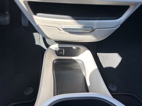 Used 2024 Chrysler Pacifica Touring-L image 34