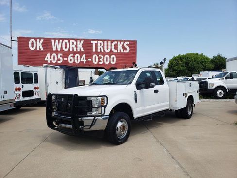 Used 2018 Ford F350 XL w/ Power Equipment Group AWD/4WD image 3