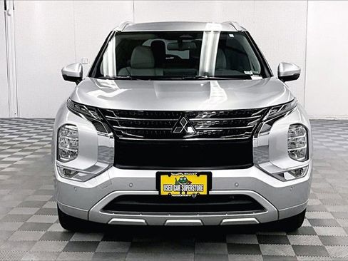 Used 2024 Mitsubishi Outlander SEL image 3