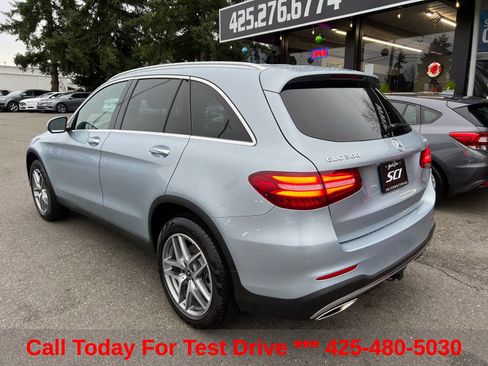 Used 2018 Mercedes-Benz GLC 300 4MATIC image 3