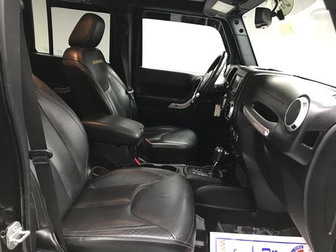 Used 2015 Jeep Wrangler Unlimited Sahara w/ Connectivity Group AWD/4WD image 20