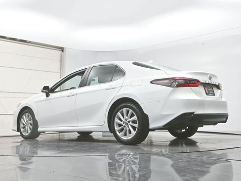Used 2023 Toyota Camry LE AWD/4WD image 32