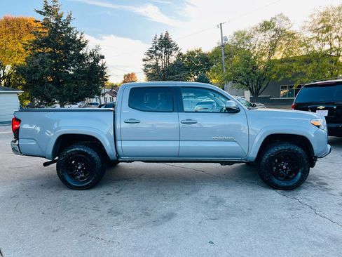 Used 2019 Toyota Tacoma SR5 image 2
