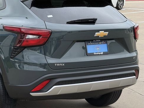 Used 2025 Chevrolet Trax LT image 6