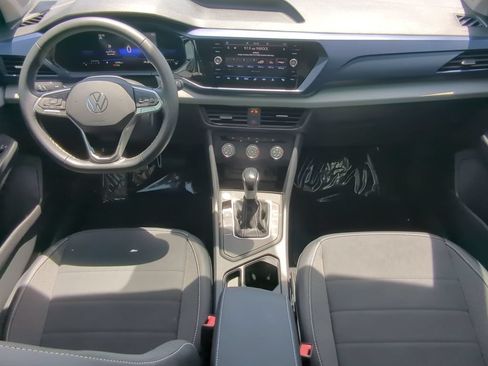 Certified 2022 Volkswagen Taos SE FWD image 12