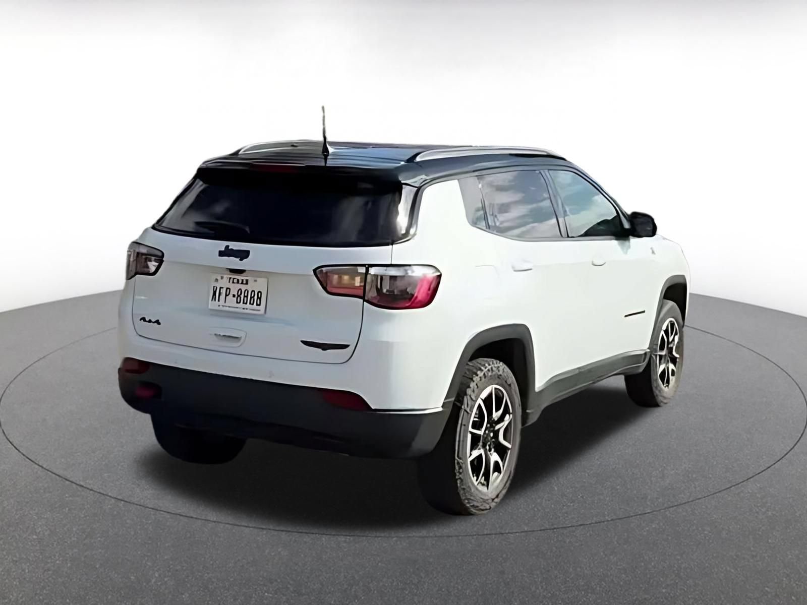 Used 2025 Jeep Compass Trailhawk AWD/4WD image 13