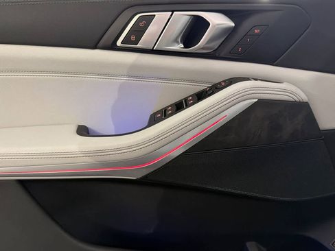 Used 2024 BMW X5 xDrive50e image 12