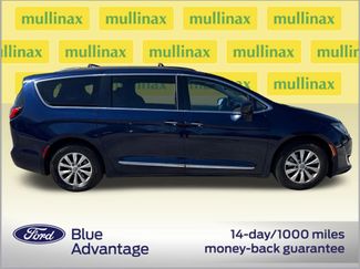 Used 2017 Chrysler Pacifica Touring-L w/ 13 Speaker Alpine Sound Group video 2