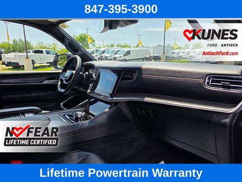 Used 2024 Jeep Wagoneer L Series II w/ Flexible Seating Group AWD/4WD image 39
