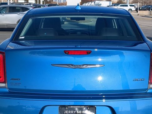 Used 2022 Chrysler 300 Touring L w/ Comfort Group image 13