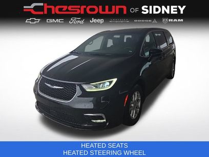 Used 2025 Chrysler Pacifica Select