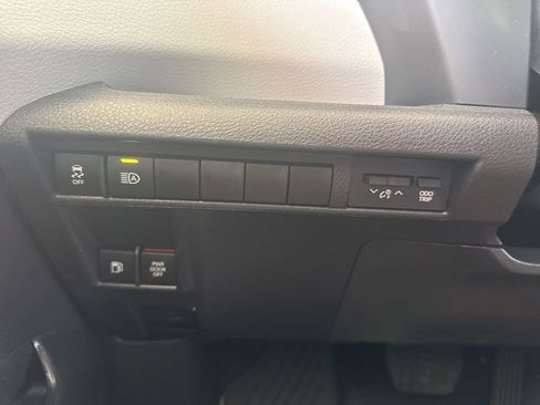 Certified 2025 Toyota Sienna XLE FWD image 18