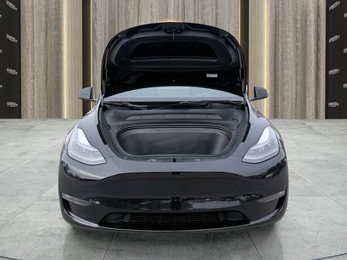 Used 2023 Tesla Model Y Performance image 14