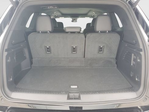 Used 2025 Buick Enclave Avenir FWD image 9