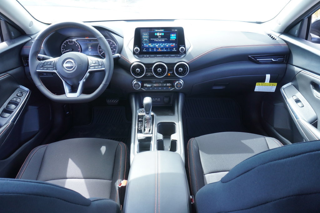 Certified 2025 Nissan Sentra SR FWD image 10