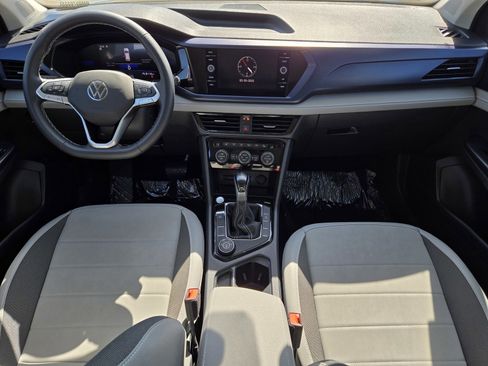 Used 2024 Volkswagen Taos SE w/ Panoramic Sunroof Package image 11