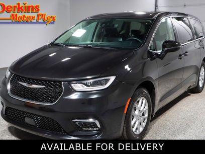 Used 2023 Chrysler Pacifica Touring-L