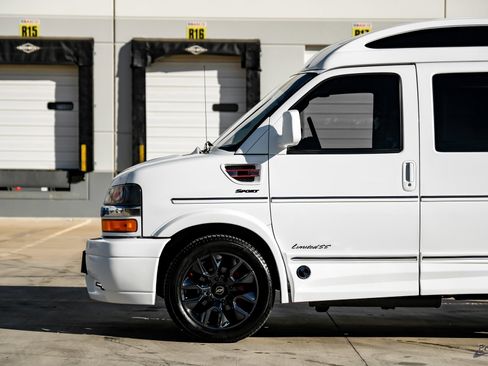 Used 2023 Chevrolet Express 2500 image 6