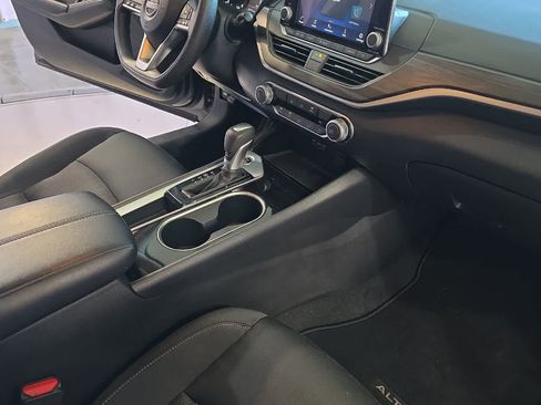 Used 2024 Nissan Altima 2.5 SV FWD image 17